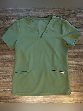 Figs Dark Olive Casma Scrub Top. Size XS
